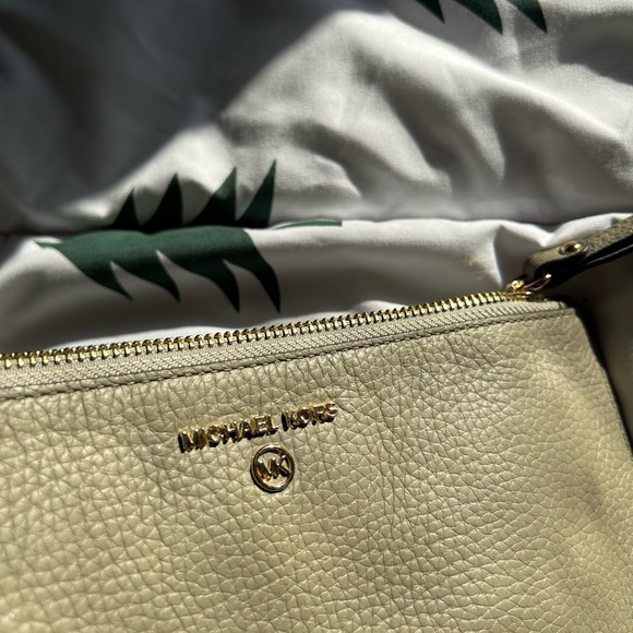 Michael Kors large clutch pebble leather sage - Picture 2 of 5